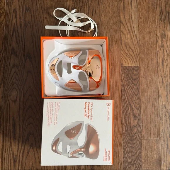 Dennis Gross SpectraLite LED Mask - Picture 4 of 7